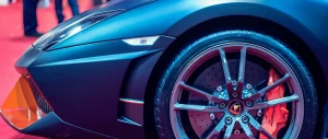 auto blu in salone esposizione