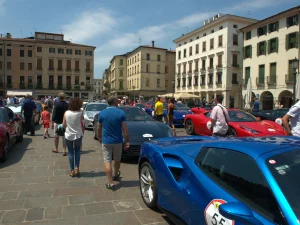auto sportive in piazza a padova